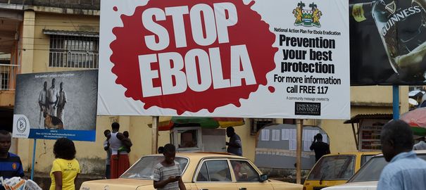 Châu Âu kêu gọi tăng cường các nhân viên y tế để chống dịch Ebola
